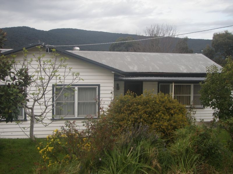 9 Stradbroke Road, Boronia VIC 3155