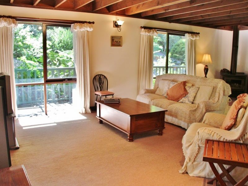 4 Woodland Grove, Selby VIC 3159