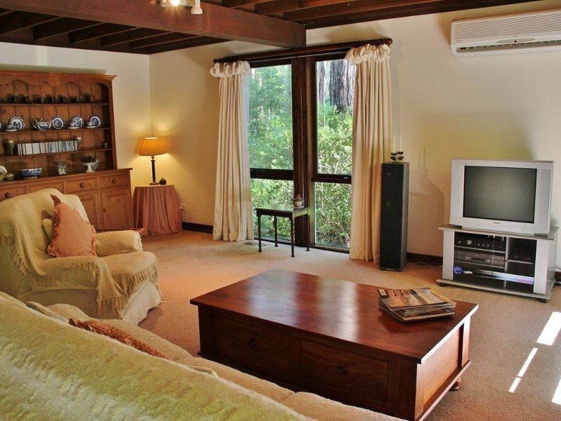 4 Woodland Grove, Selby VIC 3159