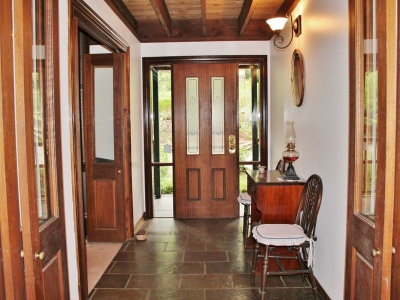 4 Woodland Grove, Selby VIC 3159