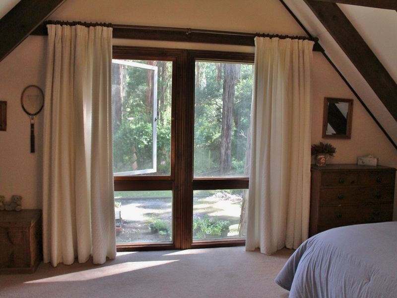 4 Woodland Grove, Selby VIC 3159