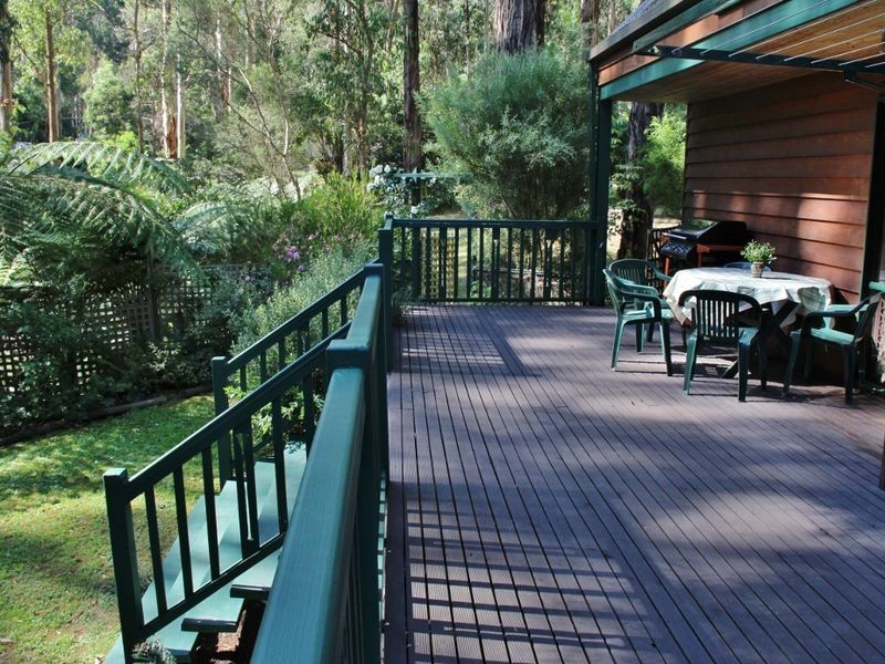 4 Woodland Grove, Selby VIC 3159