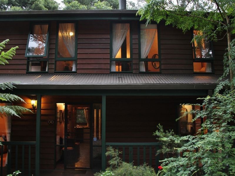 4 Woodland Grove, Selby VIC 3159