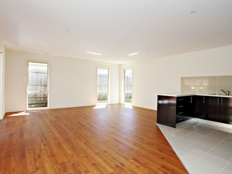 2/19 Dobson Street, Ferntree Gully VIC 3156