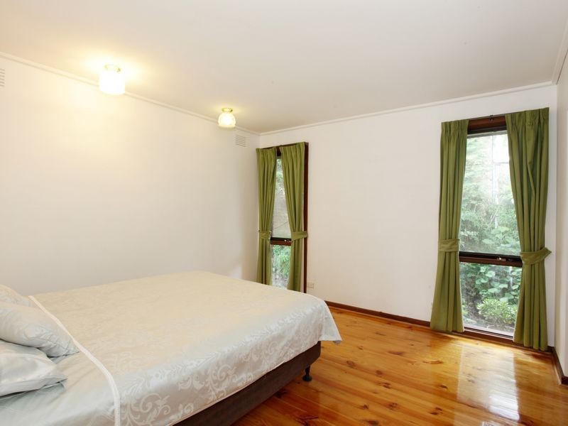 26 Holyrood Drive, Vermont VIC 3133