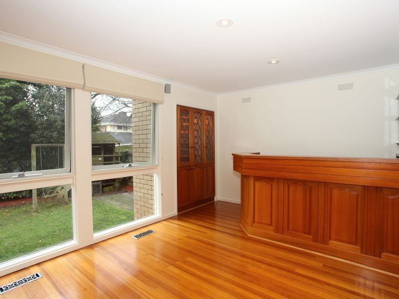 11 Bunker Crescent, Glen Waverley VIC 3150