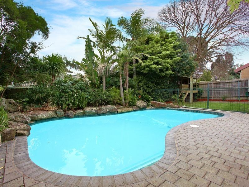 11 Bunker Crescent, Glen Waverley VIC 3150