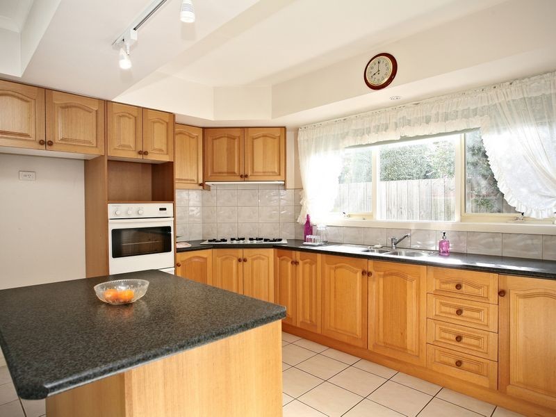 6 Chloe Close, Kilsyth VIC 3137