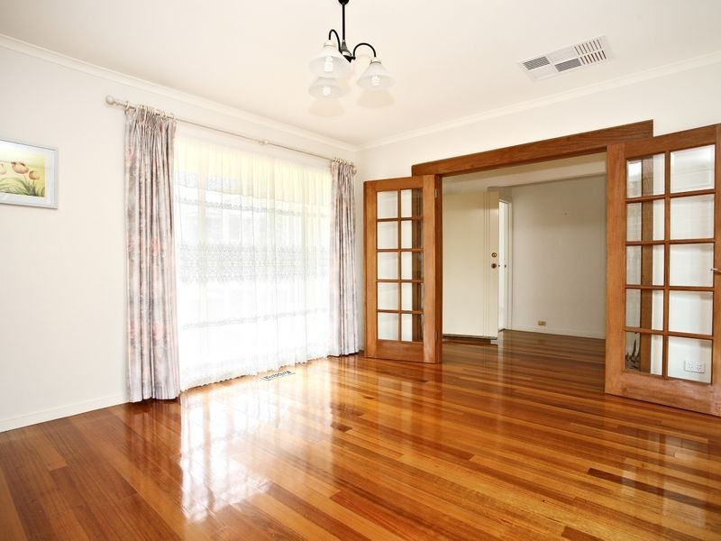 6 Chloe Close, Kilsyth VIC 3137