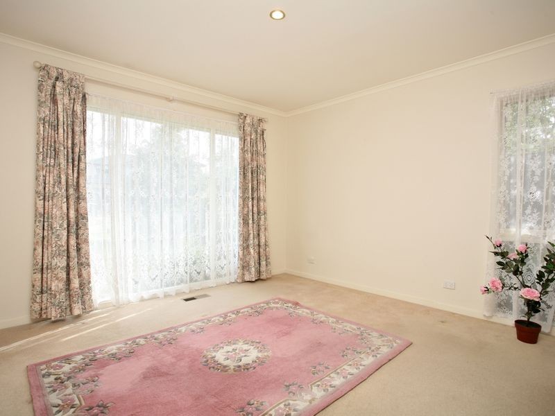 6 Chloe Close, Kilsyth VIC 3137