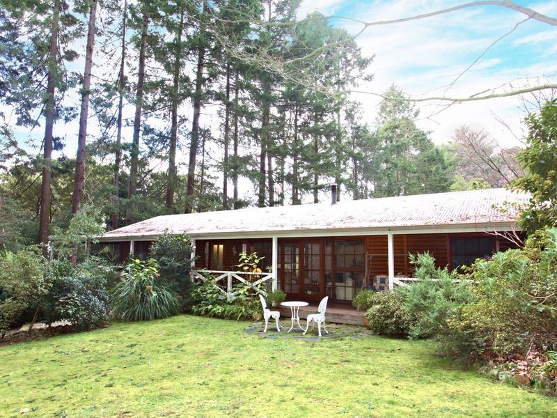 8 Thomson Avenue, Olinda VIC 3788