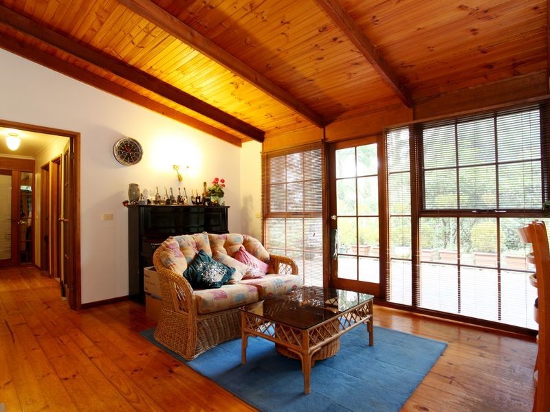 8 Thomson Avenue, Olinda VIC 3788