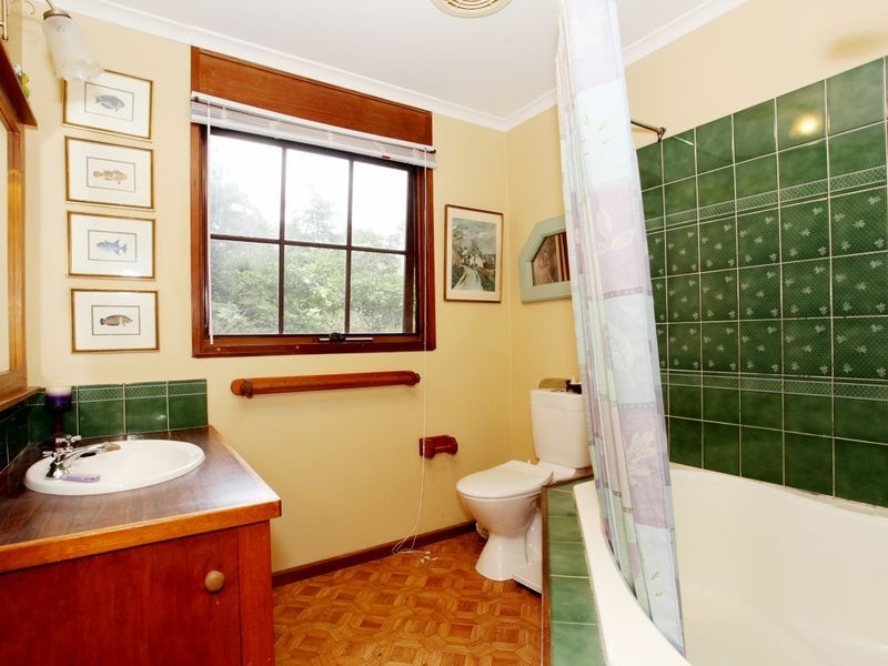 8 Thomson Avenue, Olinda VIC 3788