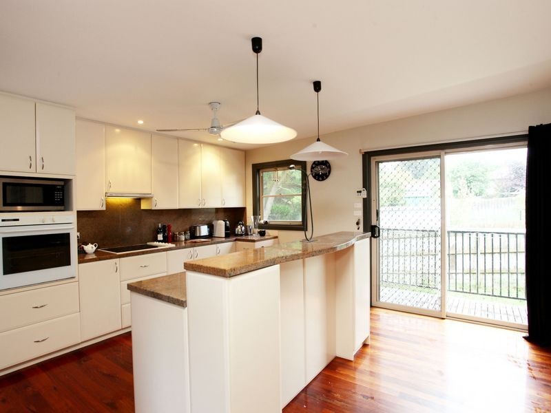 6 Barton Avenue, Ferntree Gully VIC 3156