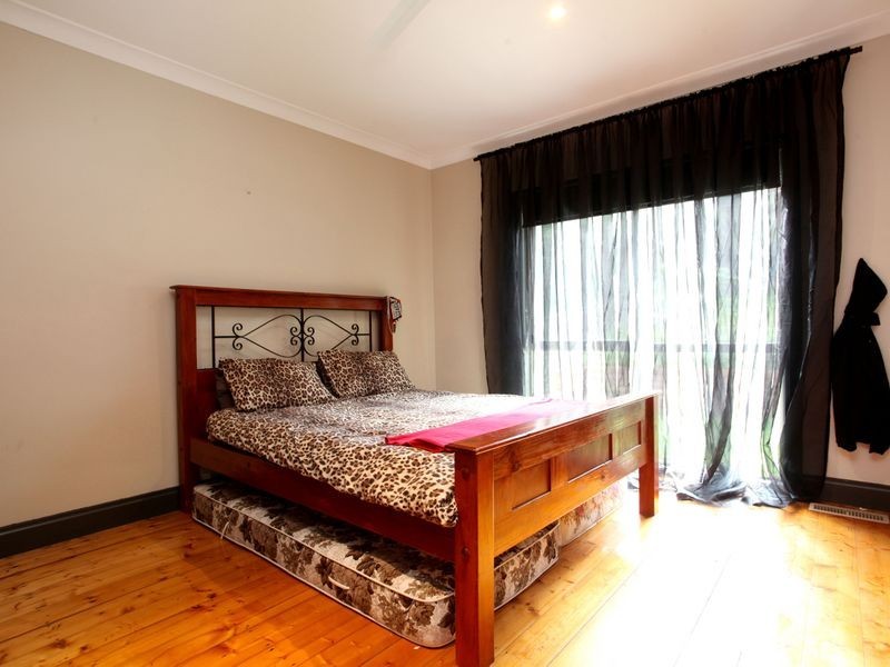 6 Barton Avenue, Ferntree Gully VIC 3156