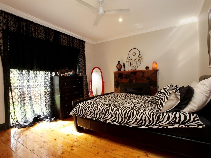 6 Barton Avenue, Ferntree Gully VIC 3156