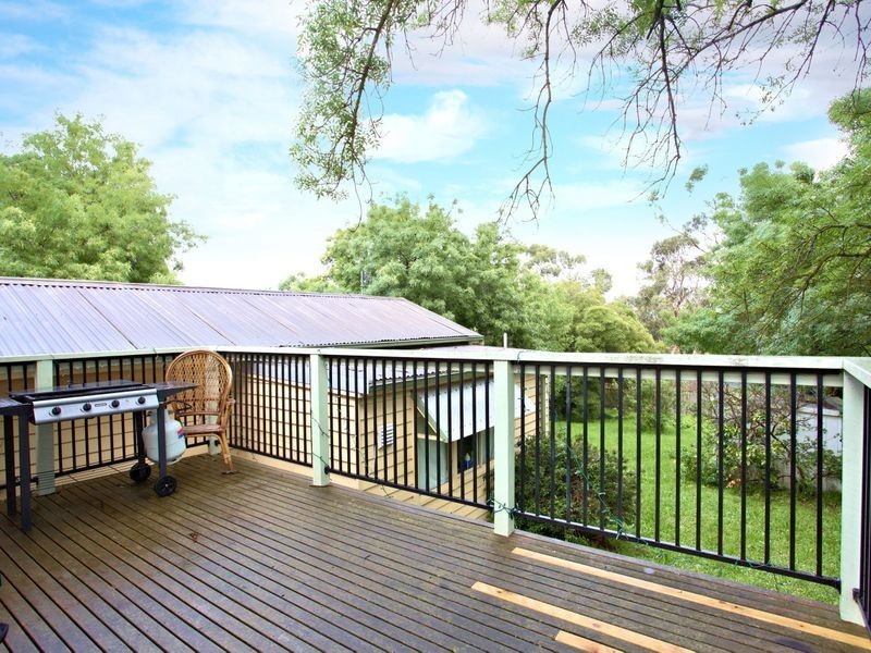 6 Barton Avenue, Ferntree Gully VIC 3156