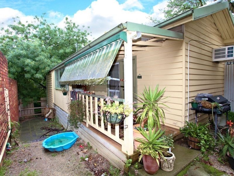 6 Barton Avenue, Ferntree Gully VIC 3156