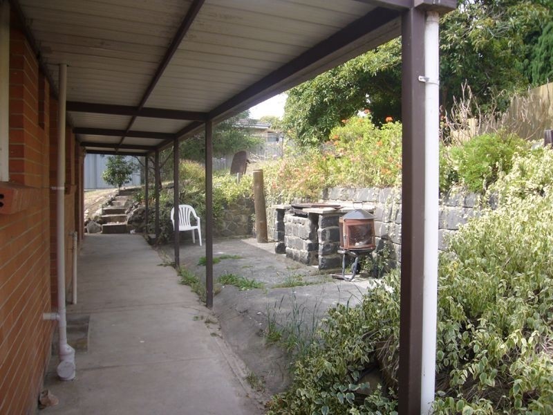 2 Edinburgh Road, Bayswater VIC 3153