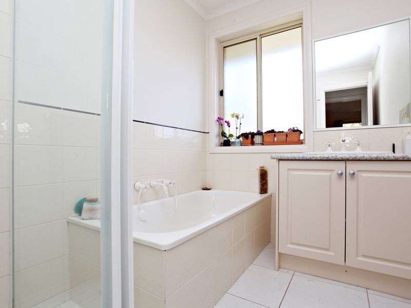 2/2 Wallace Avenue, Bayswater VIC 3153