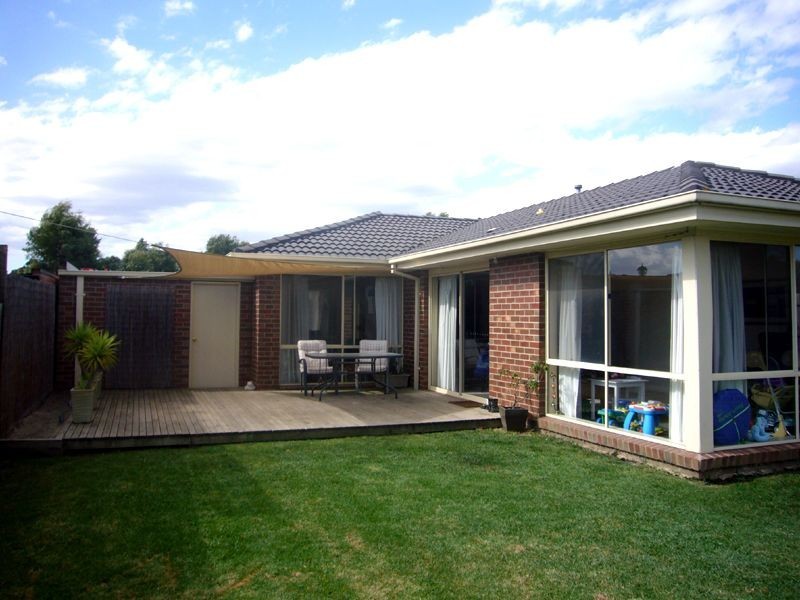 11 Grierson Drive, Kilsyth VIC 3137