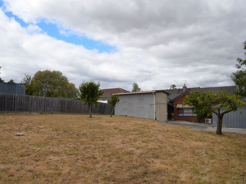 6 Velden Avenue, Ferntree Gully VIC 3156