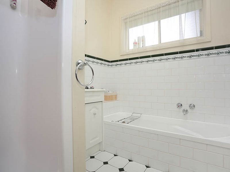 31 Pine Crescent, Boronia VIC 3155