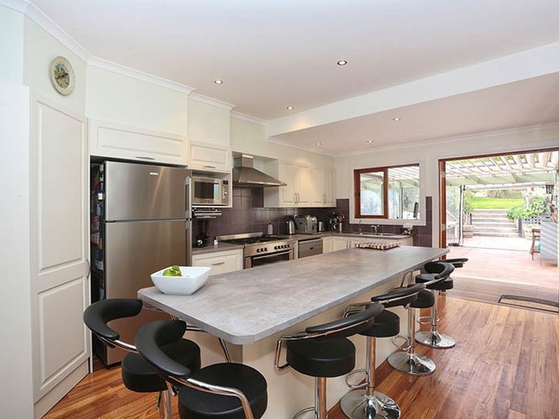 13 Barton Avenue, Ferntree Gully VIC 3156