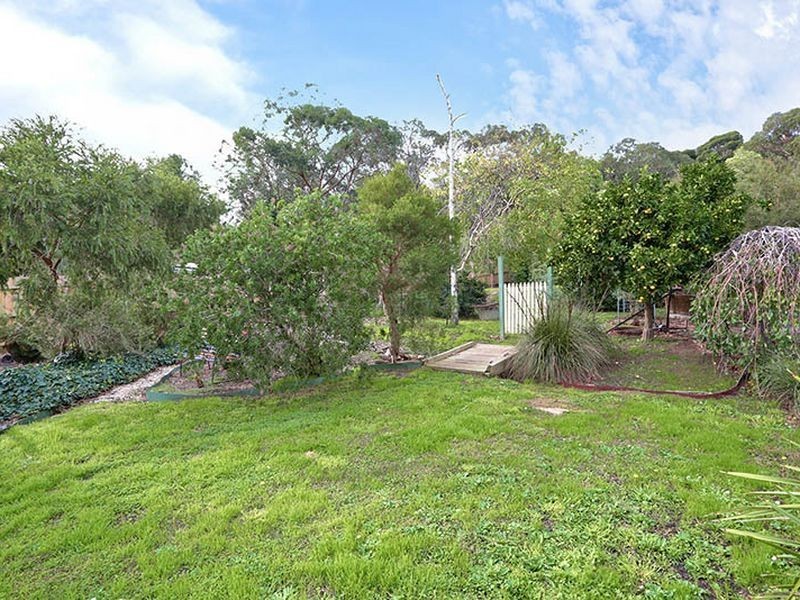 13 Barton Avenue, Ferntree Gully VIC 3156
