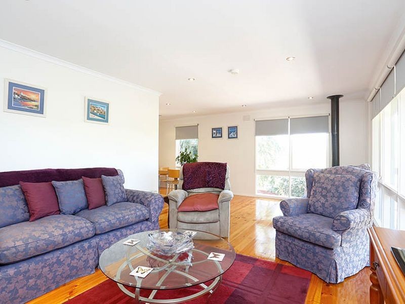 13 Eastwood Crescent, Mooroolbark VIC 3138