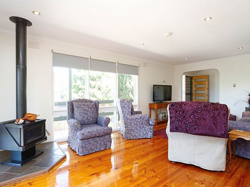 13 Eastwood Crescent, Mooroolbark VIC 3138