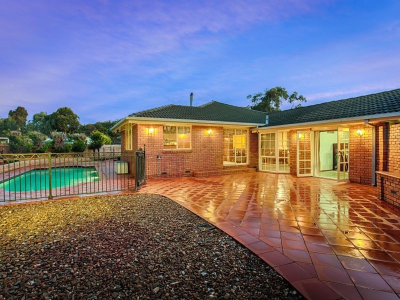 4 Baunton Court, Kilsyth VIC 3137