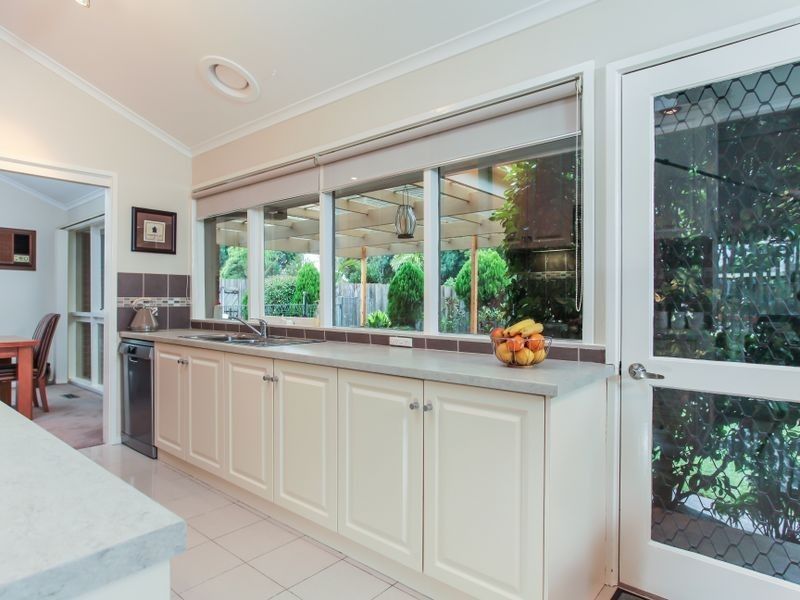 15 Wonthulong Drive, Bayswater North VIC 3153