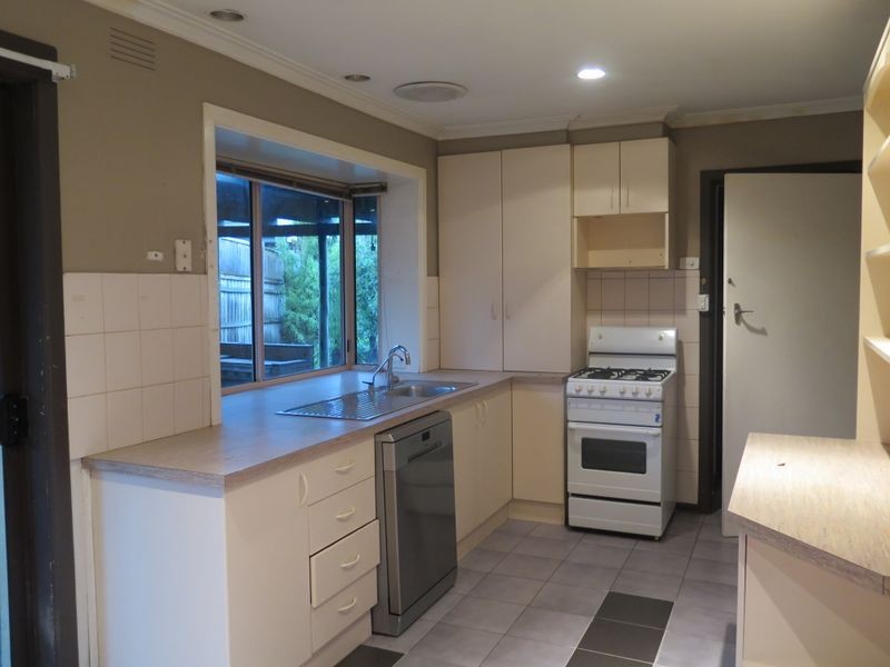 16 Frudal Crescent, Knoxfield VIC 3180