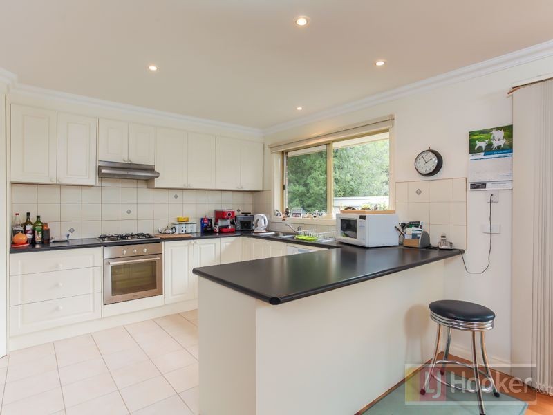 2/18 St Elmo Avenue, Ferntree Gully VIC 3156