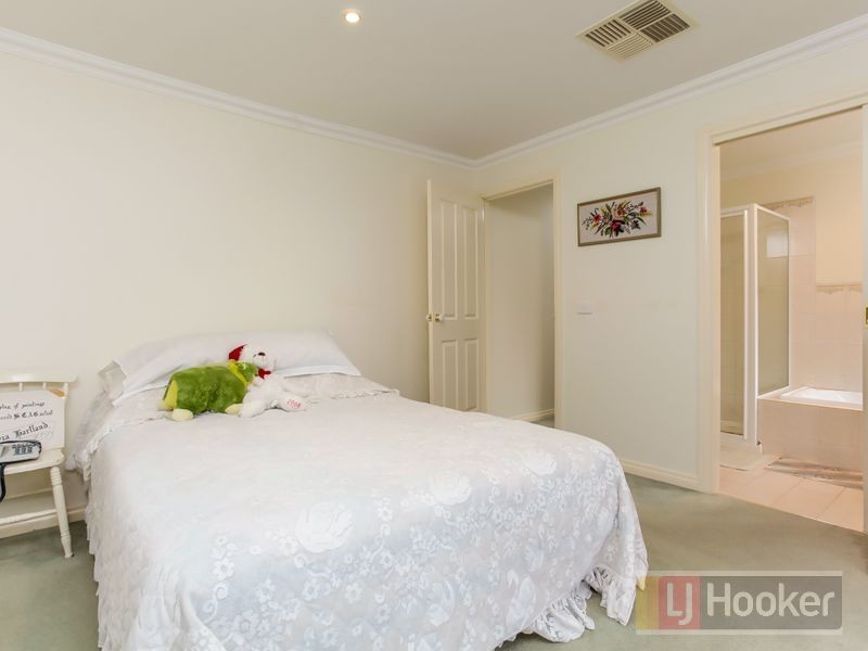 2/18 St Elmo Avenue, Ferntree Gully VIC 3156