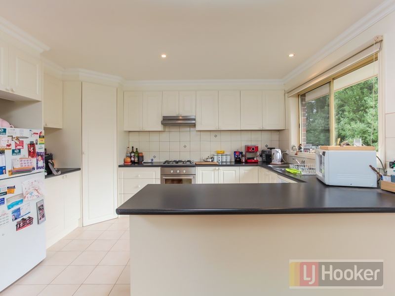 2/18 St Elmo Avenue, Ferntree Gully VIC 3156