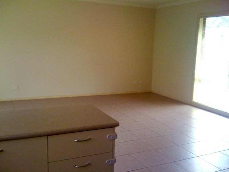 2/6 Waratah Street, Doveton VIC 3177