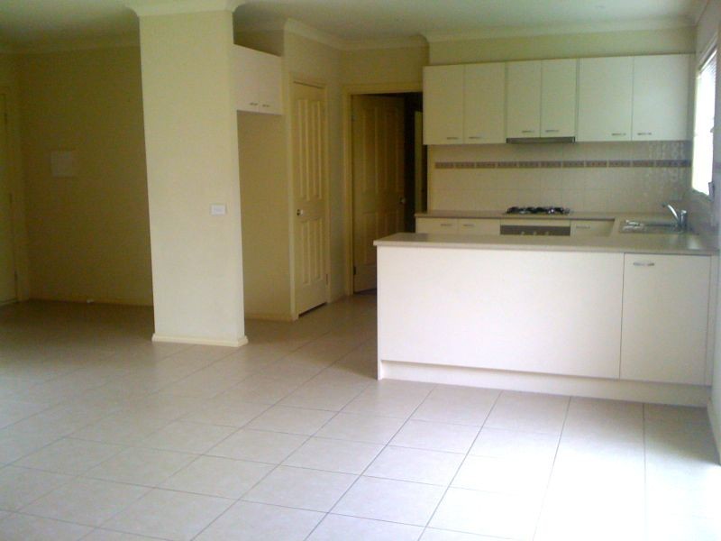 2/6 Waratah Street, Doveton VIC 3177