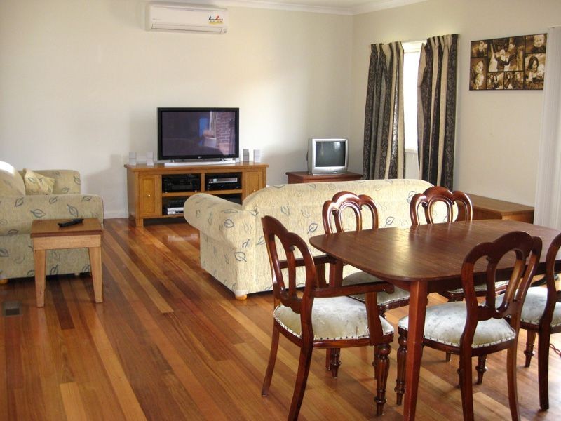 1a Barton Avenue, Ferntree Gully VIC 3156