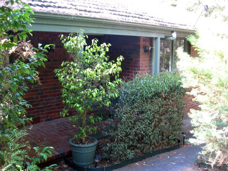 6 Heathfield Grove, Montrose VIC 3765