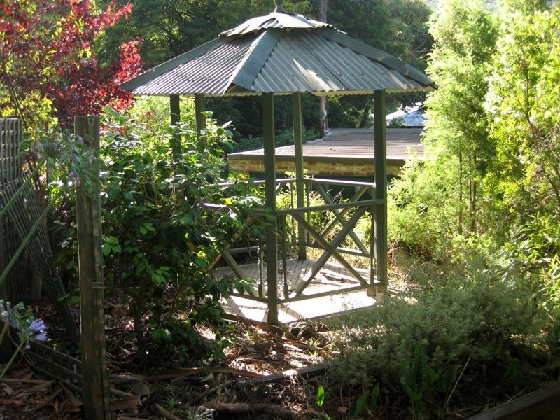 6 Heathfield Grove, Montrose VIC 3765