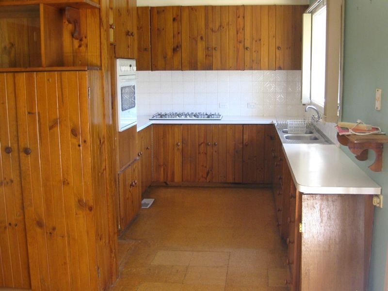 6 Heathfield Grove, Montrose VIC 3765