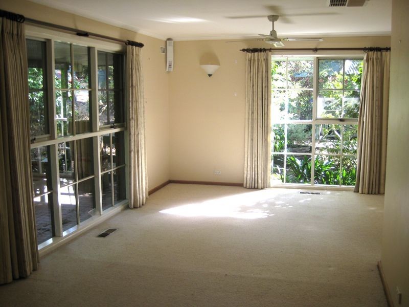 6 Heathfield Grove, Montrose VIC 3765