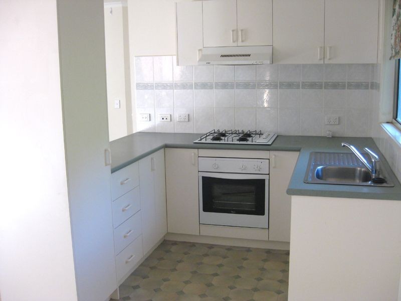 6 Heathfield Grove, Montrose VIC 3765