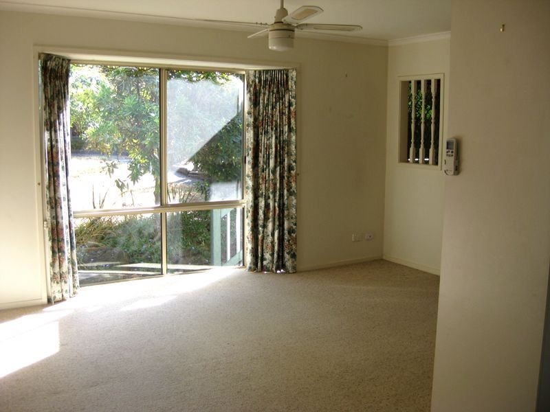 6 Heathfield Grove, Montrose VIC 3765