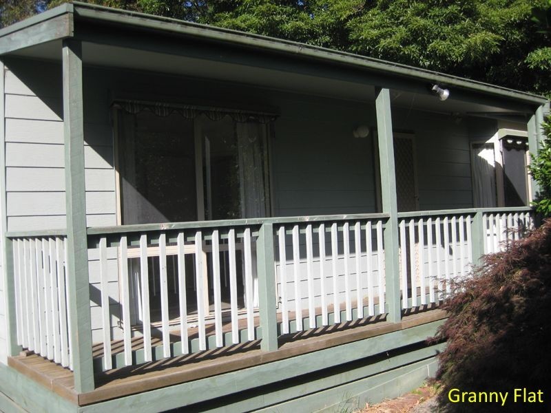 6 Heathfield Grove, Montrose VIC 3765