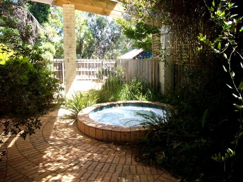 21 Mistletoe Close, Knoxfield VIC 3180