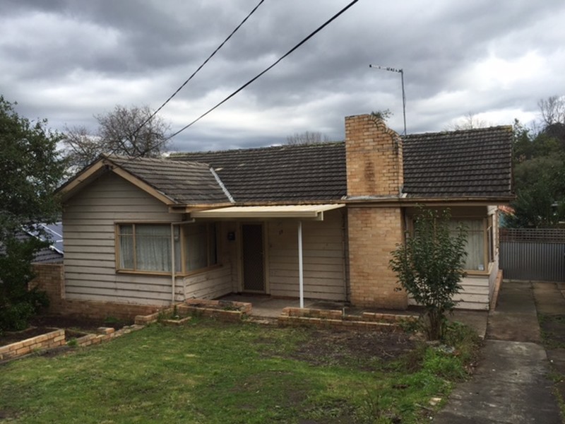 13 Selman Avenue, Ferntree Gully VIC 3156