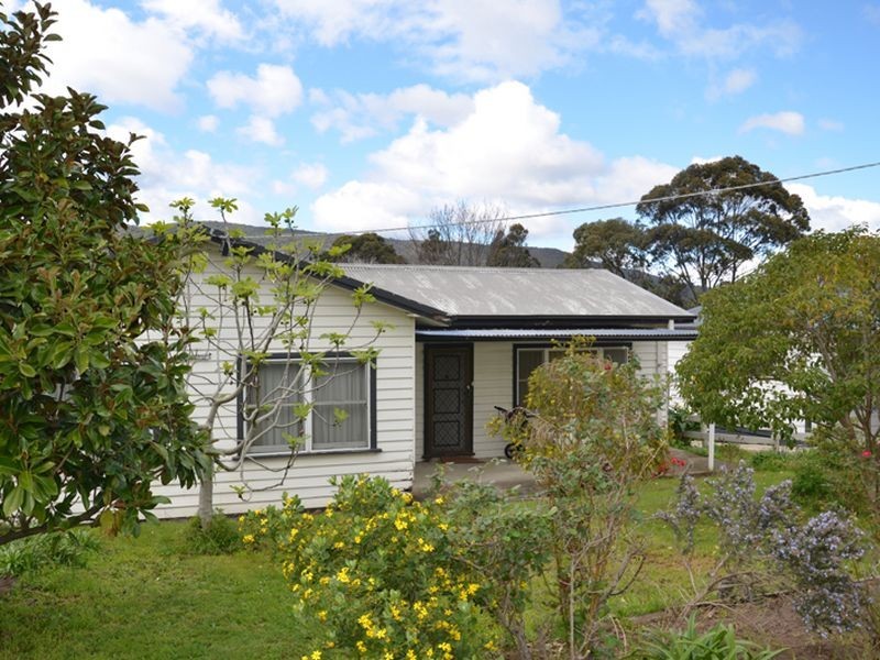 9 Stradbroke Road, Boronia VIC 3155
